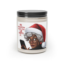 Load image into Gallery viewer, Black Mrs Claus Giving Santa Side Eye, Cinnamon Christmas Candle - 500a
